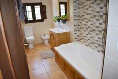 Upstairs_bathroom_102098_vh1729_IMG_15_0000